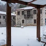 Amadryades Gasthof Karpenísion