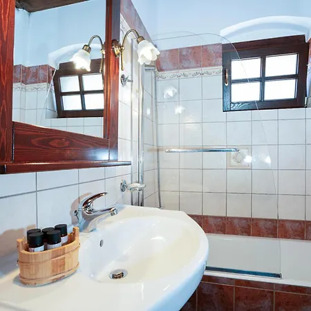 Amadryades بيت ضيافة 3*